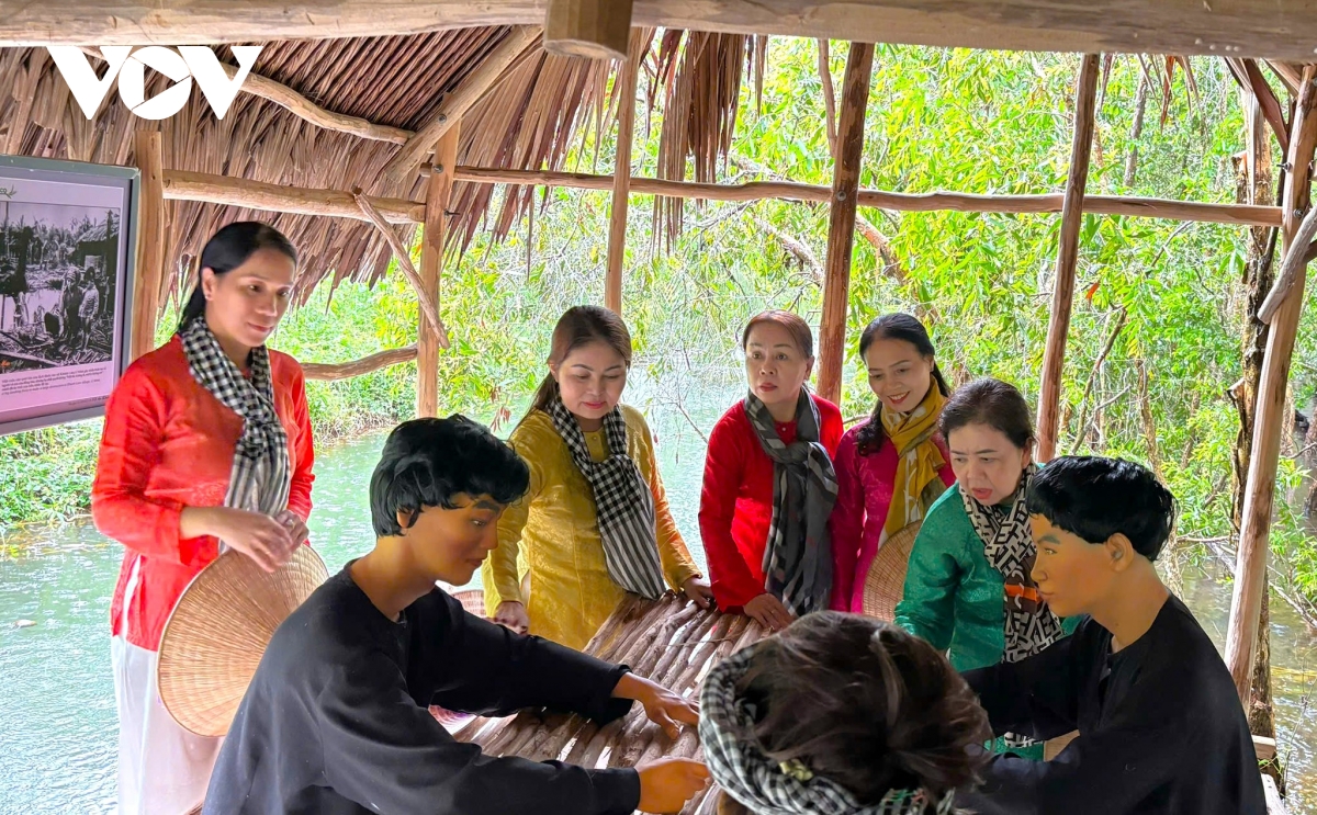 ca mau phuc dung mo hinh lang rung de lam du lich sinh thai hinh anh 1