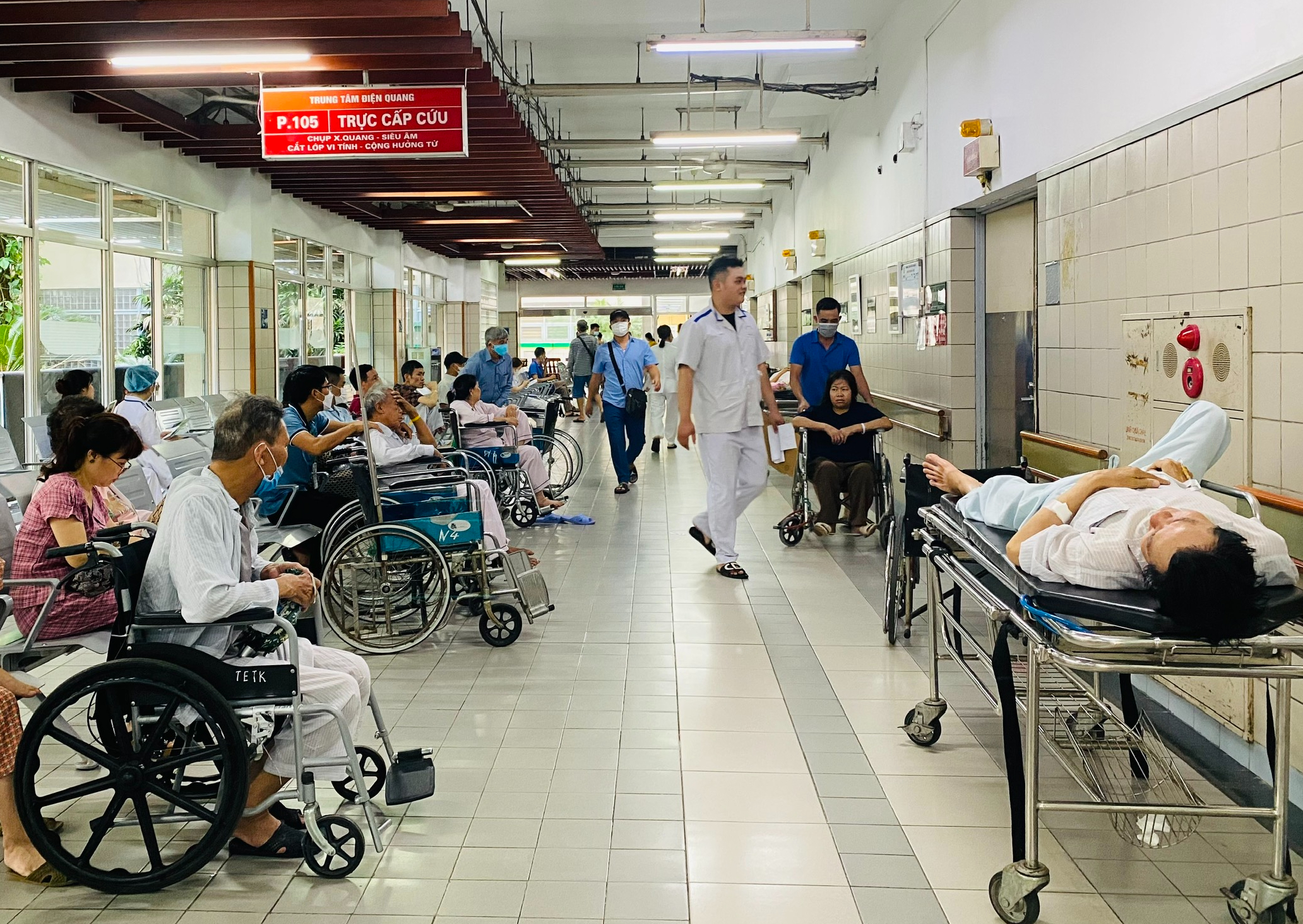 Làm thế nào để được hoàn tiền bảo hiểm khi tự mua thuốc, vật tư y tế?- Ảnh 1. Làm thế nào để được hoàn tiền bảo hiểm khi tự mua thuốc, vật tư y tế?- Ảnh 1.