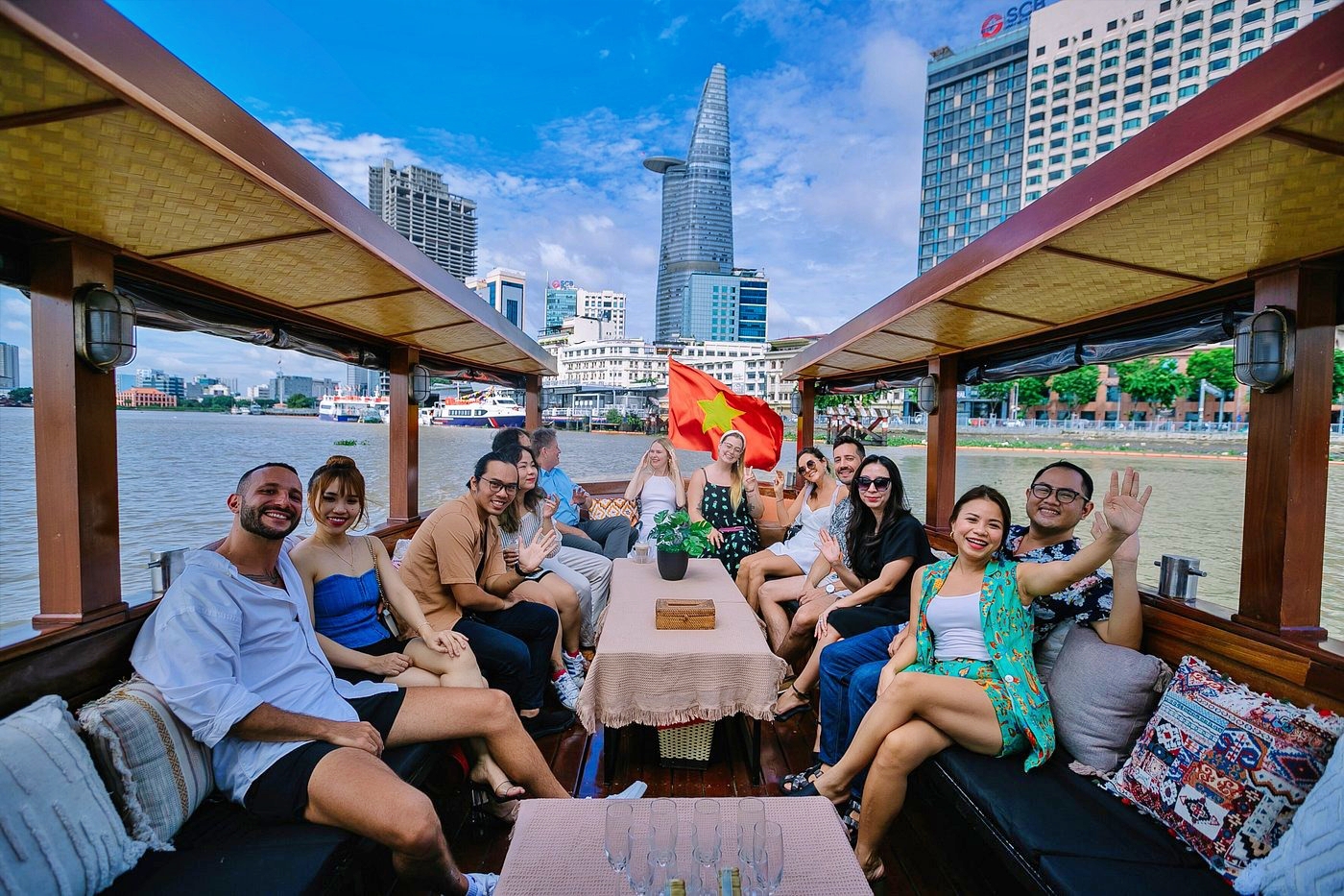 guests-enjoying-a-cruise-17284030570661110777319 Thành phố Hồ Chí Minh - điểm đến mặt trời mùa đông tháng 11 - Ảnh 4.