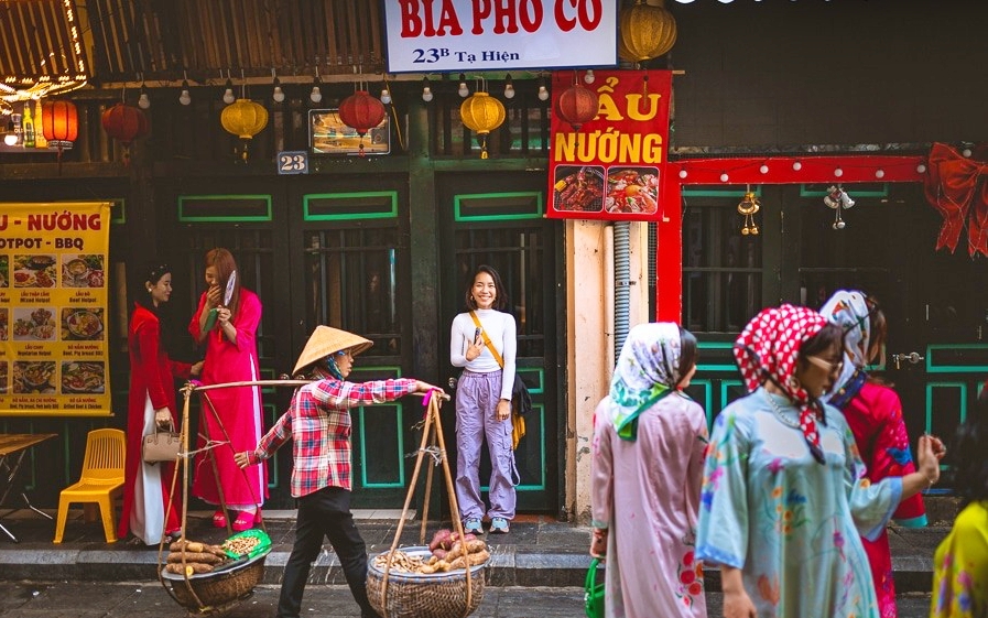 hanoi-food-tour-0650-1729785817565217080852 Ấn tượng Việt Nam với các du khách đam mê khám phá ẩm thực - Ảnh 8.
