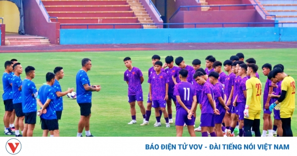 HLV Cristiano Roland loại 3 cầu thủ trước trận đấu với U17 Kyrgyzstan 1 hlv20cristiano20roland20loe1baa1i20320ce1baa7u20the1bba720trc6b0e1bb9bc20tre1baadn20c491e1baa5u20ve1bb9bi20u1720kyrgyzstan