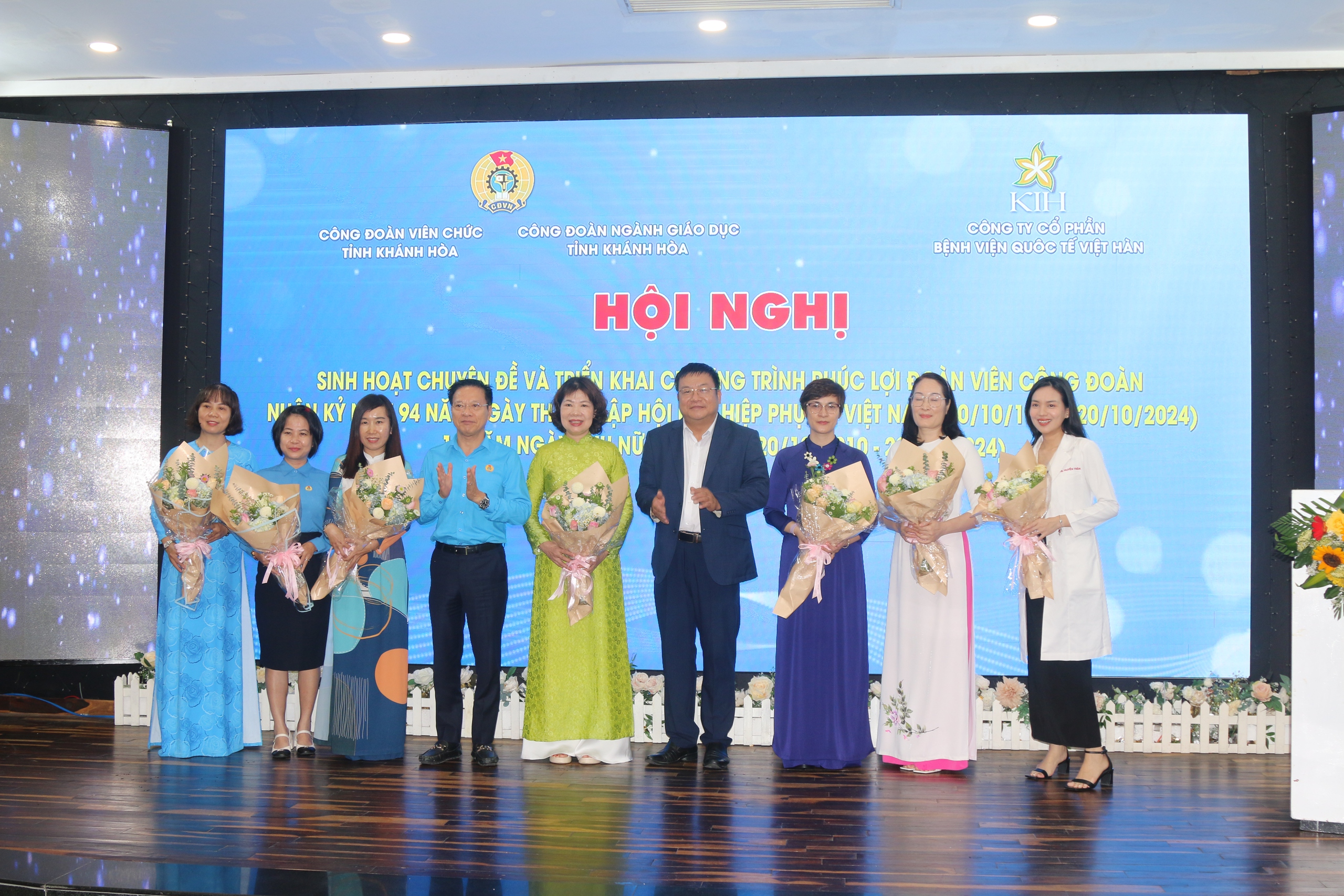 Cán bộ nữ ở Khánh Hòa được tư vấn sức khoẻ và chăm sóc da miễn phí- Ảnh 2. Cán bộ nữ ở Khánh Hòa được tư vấn sức khoẻ và chăm sóc da miễn phí- Ảnh 2.