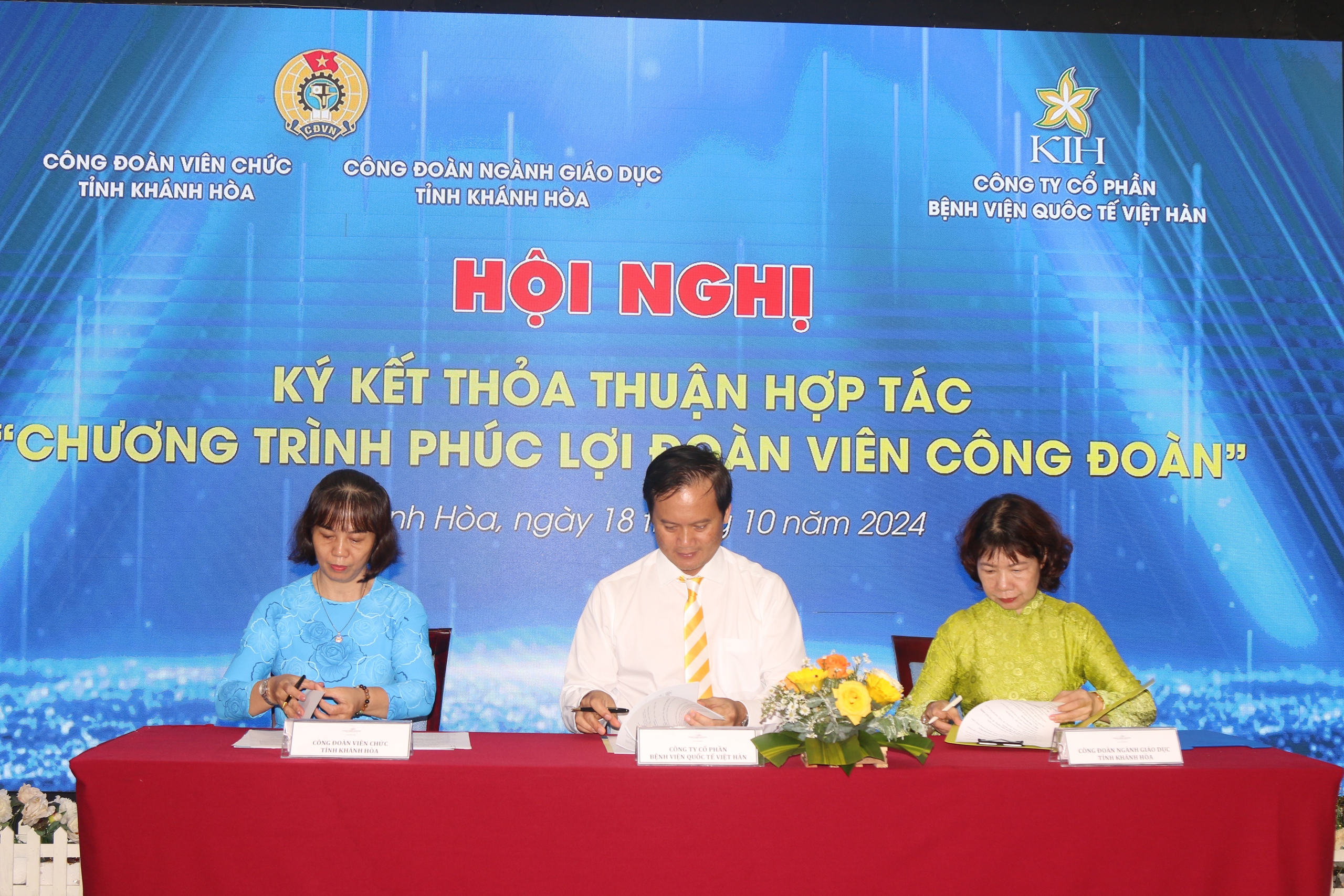 Cán bộ nữ ở Khánh Hòa được tư vấn sức khoẻ và chăm sóc da miễn phí- Ảnh 3. Cán bộ nữ ở Khánh Hòa được tư vấn sức khoẻ và chăm sóc da miễn phí- Ảnh 3.