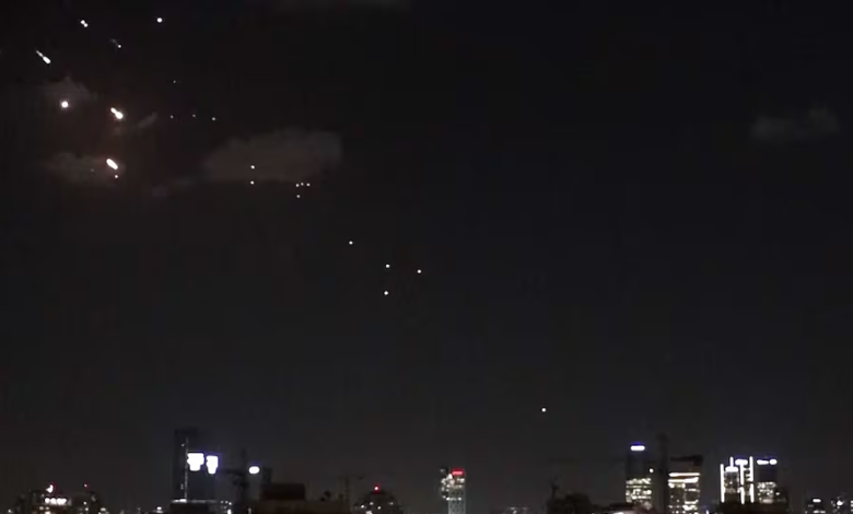 Israel phóng ba đợt tên lửa tập kích Iran 1 irantehran1 1729918954 1729918 1142 4770 1729918972