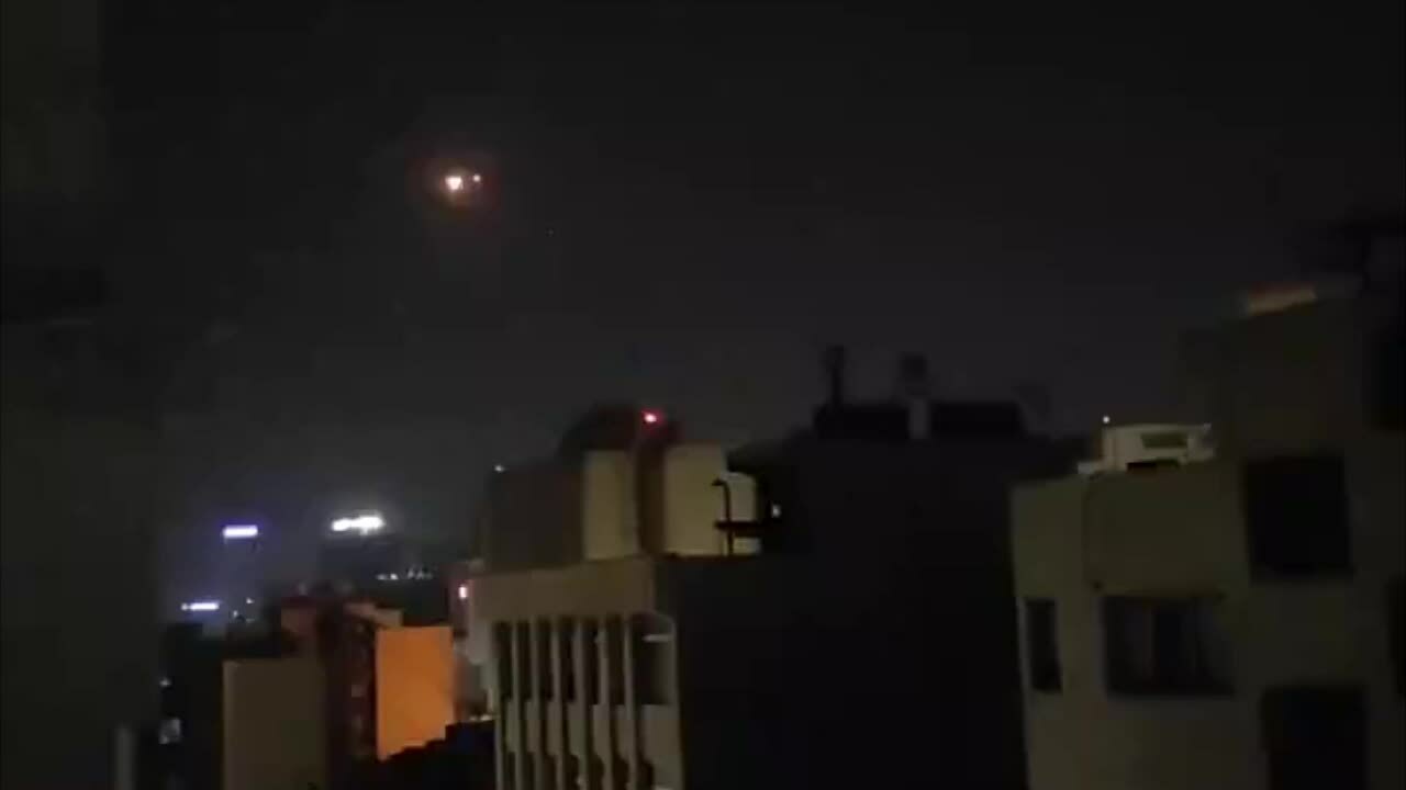 Israel tập kích đáp trả Iran