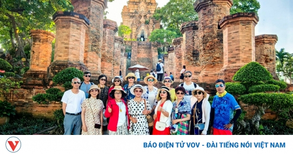 khach trung quoc den khanh hoa 1