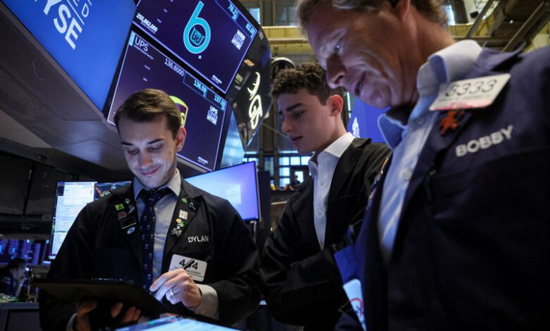 Dow Jones và S&P 500 thiết lập kỷ lục mới 1 lynxmpek750an l 9668