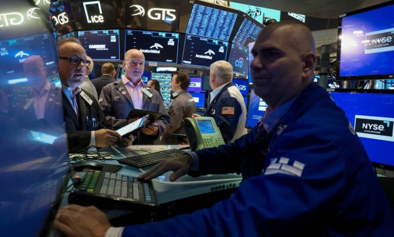 Nasdaq chạm đỉnh lịch sử 1 lynxmpek9s0c3 l