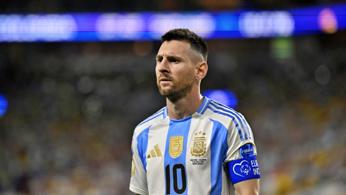 Dt argentina cua messi phai thay doi ke hoach khan cap vi sieu bao milton hinh anh 1