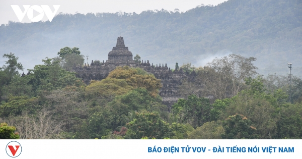 quan the den borobudur tai tinh trung java cua indonesia vov