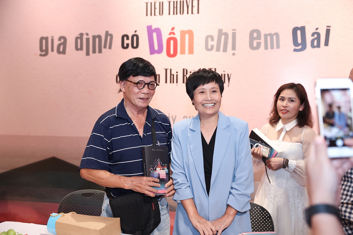 tieu thuyet nha co 4 chi em gai - nhung nguoi quen dau day hinh anh 4