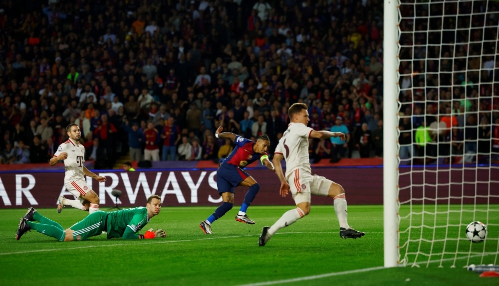 truc tiep barca 4-1 bayern raphinha ghi hat-trick hinh anh 6