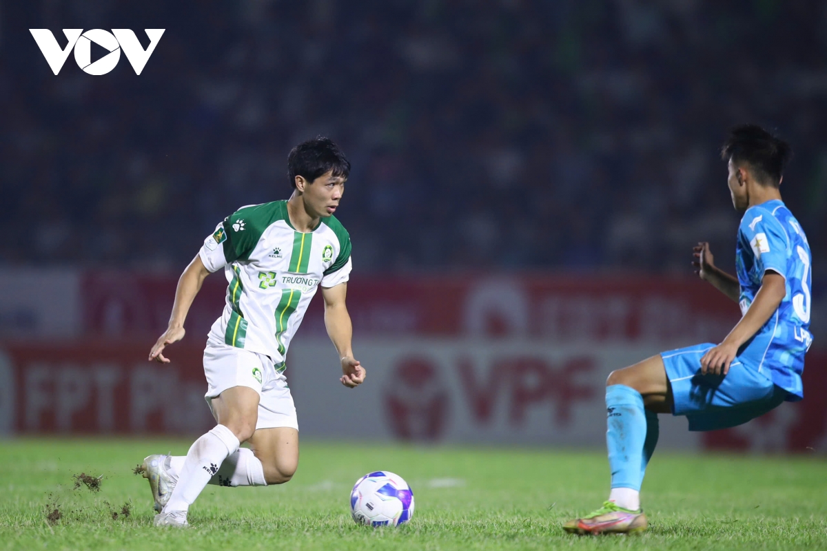 trực tiếp hòa bình 0-0 bình phước công phượng nỗ lực ghi dấu ấn hình ảnh 2 truc tiep hoa binh 0-0 binh phuoc cong phuong no luc ghi dau an hinh anh 2