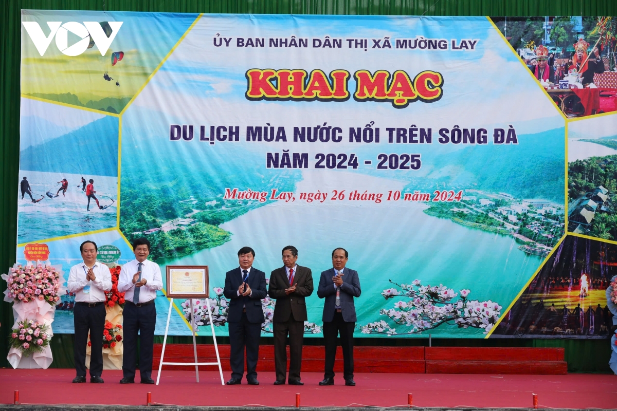 khai mac du lich mua nuoc noi o thi xa nho nhat viet nam hinh anh 1