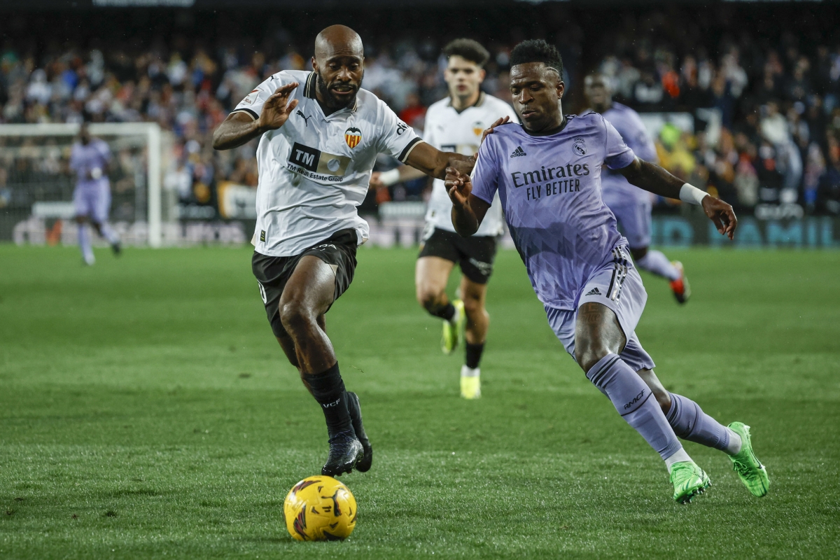 lu lut nghiem trong tai tay ban nha, tran dau cua real madrid bi hoan hinh anh 2