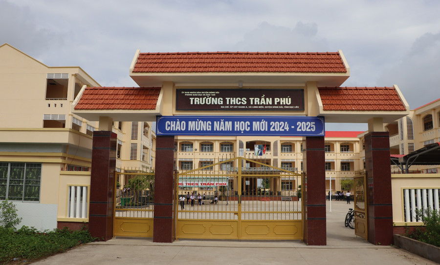 Trường THCS Trần Phú được đầu tư khang trang tiến tới đạt chuẩn quốc gia mức độ 2. vuon-len-tu-gian-kho-2-2553.jpg