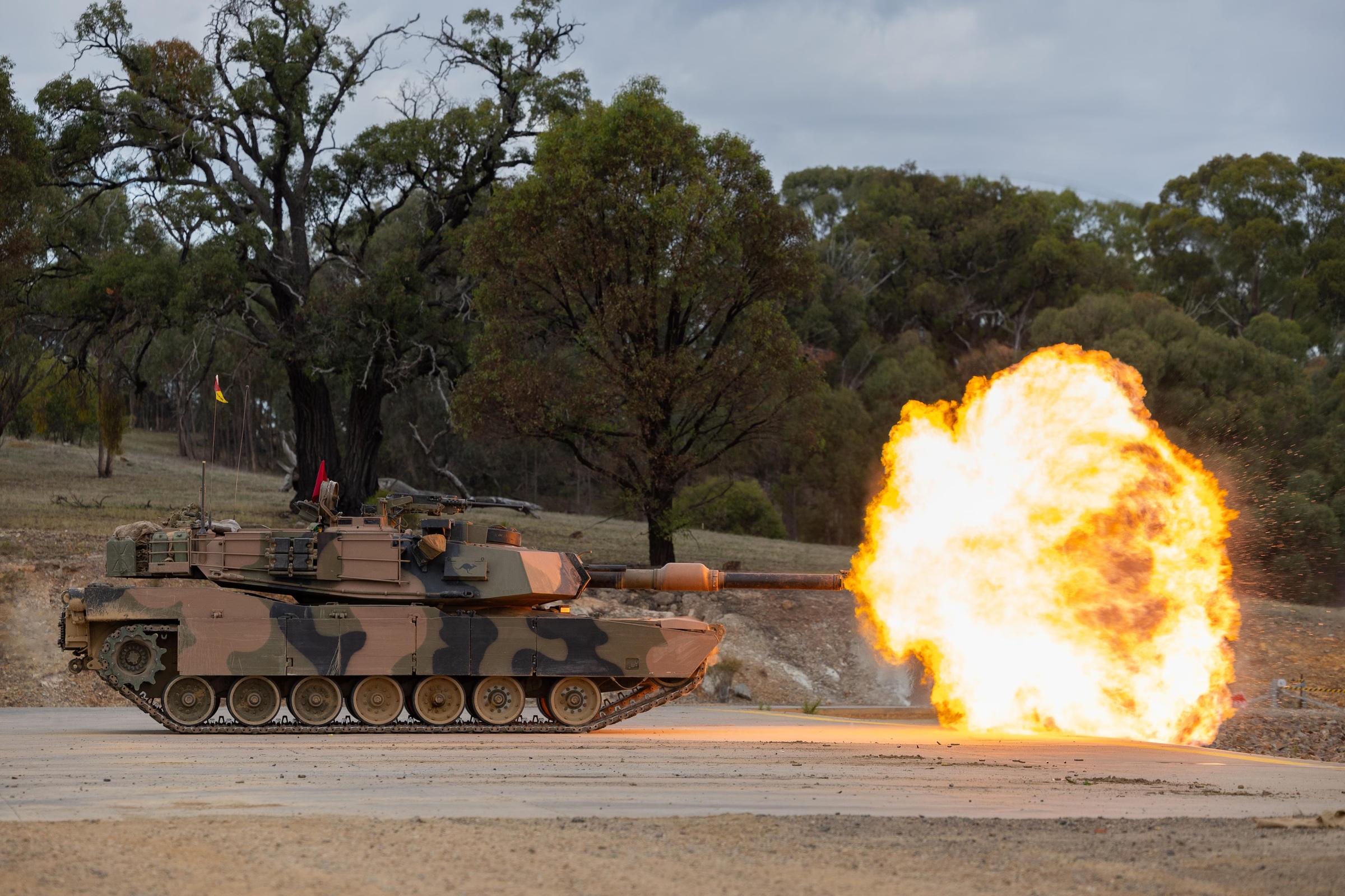 xe-ta-ng-u-c-jpeg-9457-1729152238 Xe tăng M1A1 Abrams của Australia diễn tập bắn đạn thật tại thao trường Puckapunyal, bang Victoria, ngày 5/8/2022. Ảnh: BQP Australia