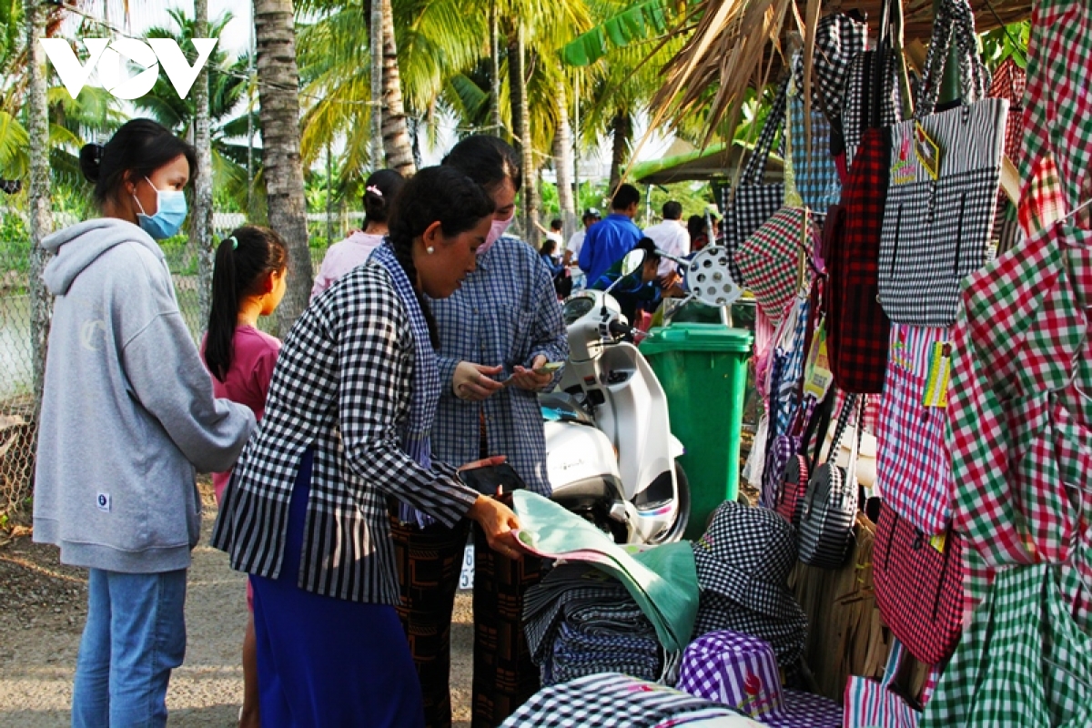 lang nghe tram tuoi tai Dong thap thu hut khach trai nghiem hinh anh 12