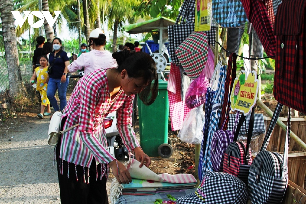lang nghe tram tuoi tai Dong thap thu hut khach trai nghiem hinh anh 13