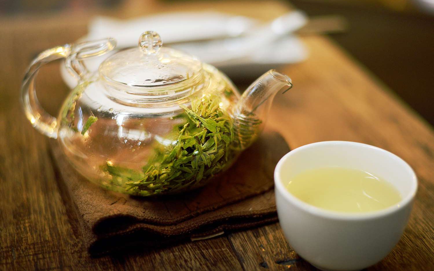 Uống trà xanh giúp da tự chống nắng, ngừa ung thư