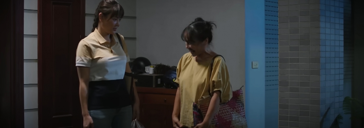 hoa sua ve trong gio tap 51 trang so bo biet ba xuan dua vang cho minh hinh anh 3