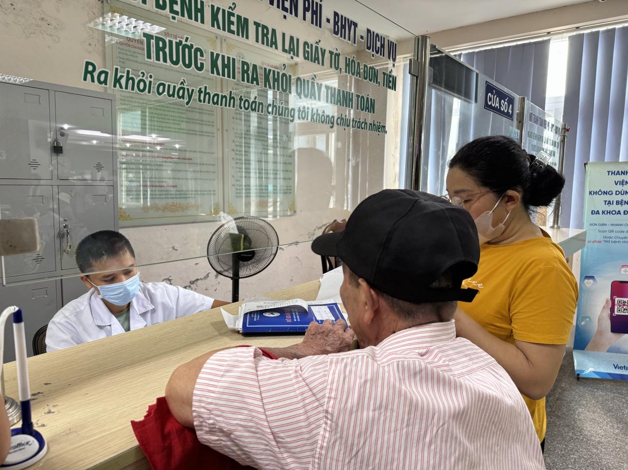 Loạt chính sách BHYT ảnh hưởng hàng triệu người được đề nghị sửa thế nào?- Ảnh 1. Loạt chính sách BHYT ảnh hưởng hàng triệu người được đề nghị sửa thế nào?- Ảnh 1.