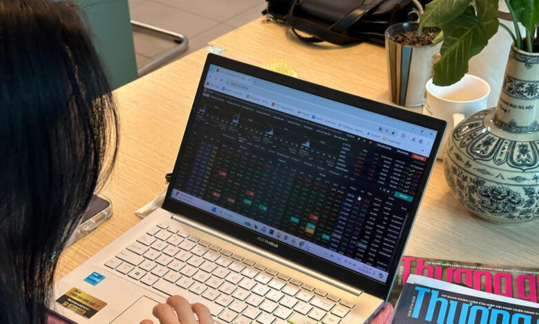 Duy trì tỷ trọng đối với những cổ phiếu đang tích lũy tốt hoặc có tín hiệu bật tăng 1 chung khoan g 700