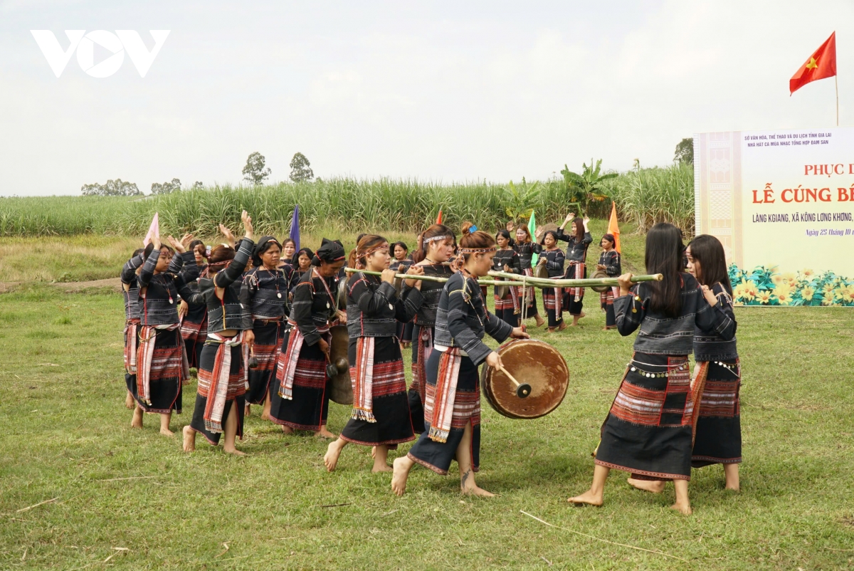 phat huy van hoa ban dia de lam du lich ben vung tai kbang, gia lai hinh anh 2