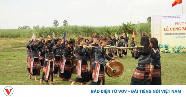 dan lang mo hra phuc dung le cung ben nuoc truyen thong anh nguyen thao