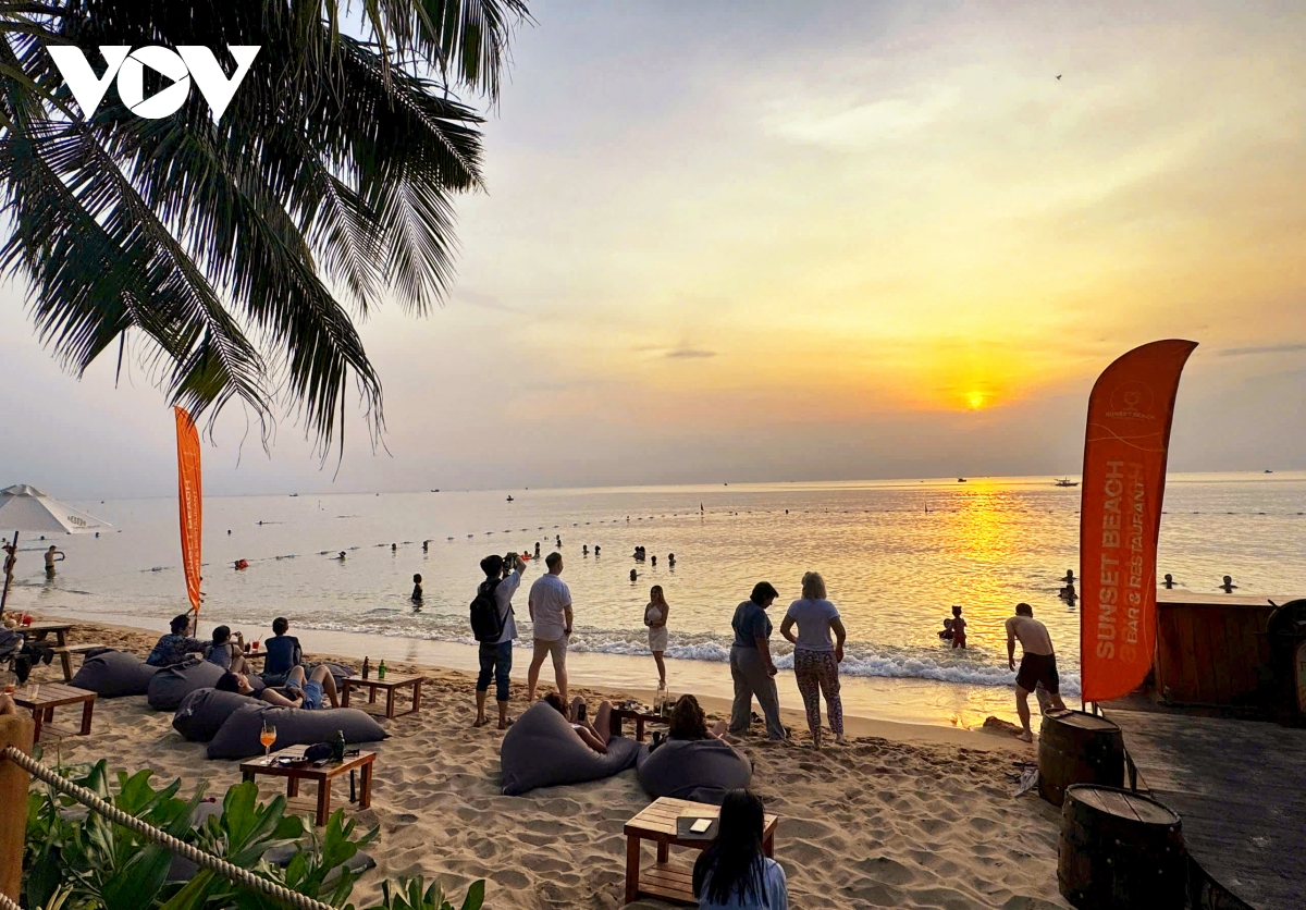 phu quoc don tin vui nho duong bay thang tu singapore hinh anh 1