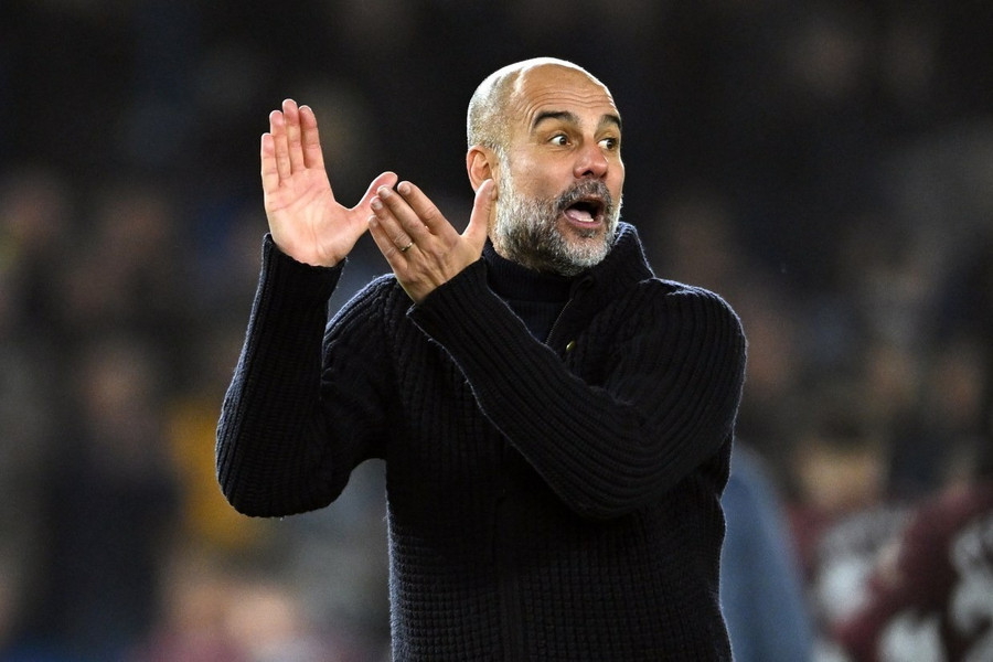 Pep Guardiola đã đồng ý ký hợp đồng mới có thời hạn một năm với Man City. epa11712252-manchester-city-mana.jpg