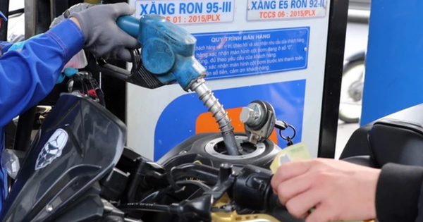 Giá xăng dầu đồng loạt tăng mạnh từ 15 giờ ngày 7/11 1 gia xang 1711009861297248154287 39 0 537 952 crop 173096598611498310133