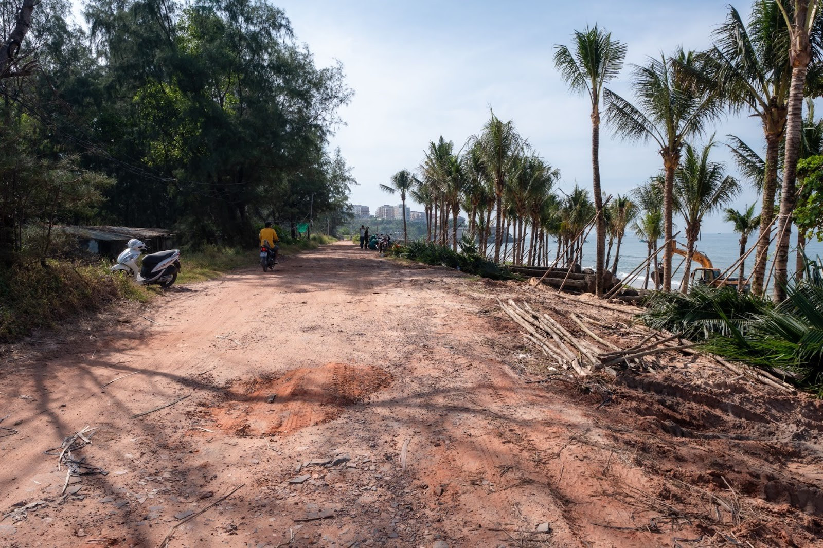 Bãi đất đỏ An Thới đang được quy hoạch thành quảng trường biển và bãi tắm công cộng k2.jpg
