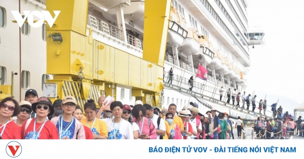 khach trung quoc tau bien den da nang