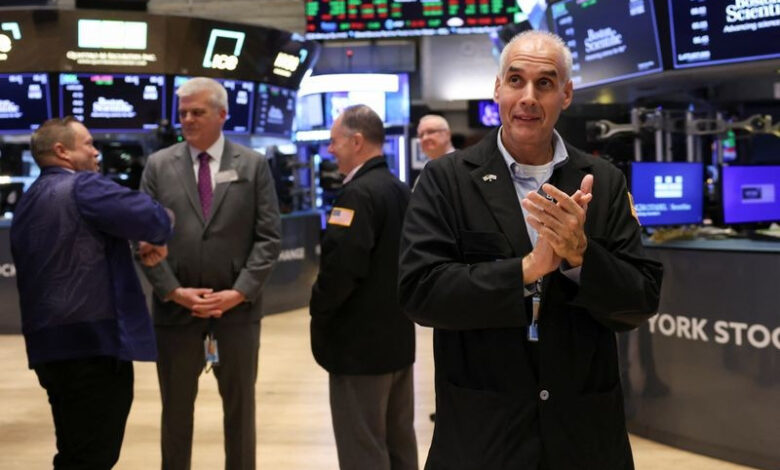 S&P 500 phá mốc kỷ lục 6.000 điểm, giá dầu sụt mạnh 1 lynxmpeka709a l