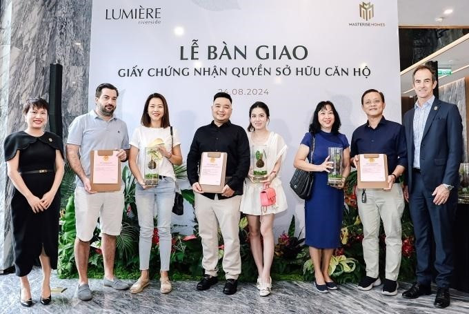 Những cư dân đầu tiên ở Lumière Riverside nhận sổ hồng ma3.jpg