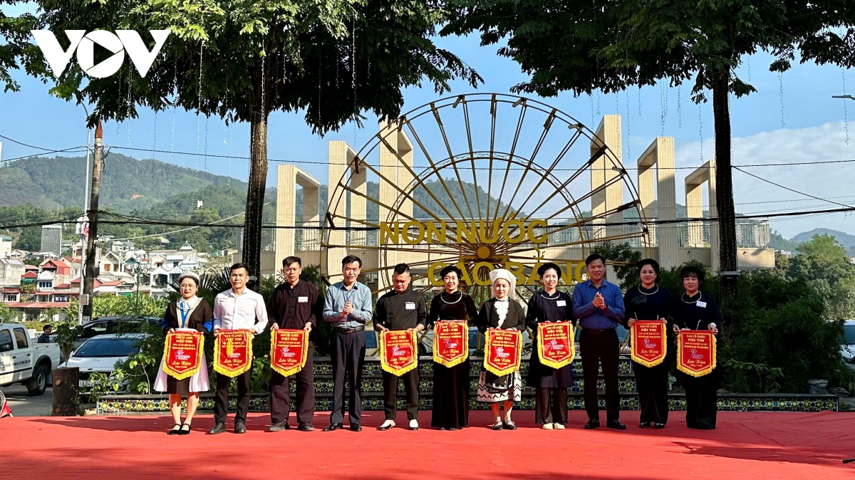 Dac sac hoi thi mon ngon mien non nuoc cao bang hinh anh 4