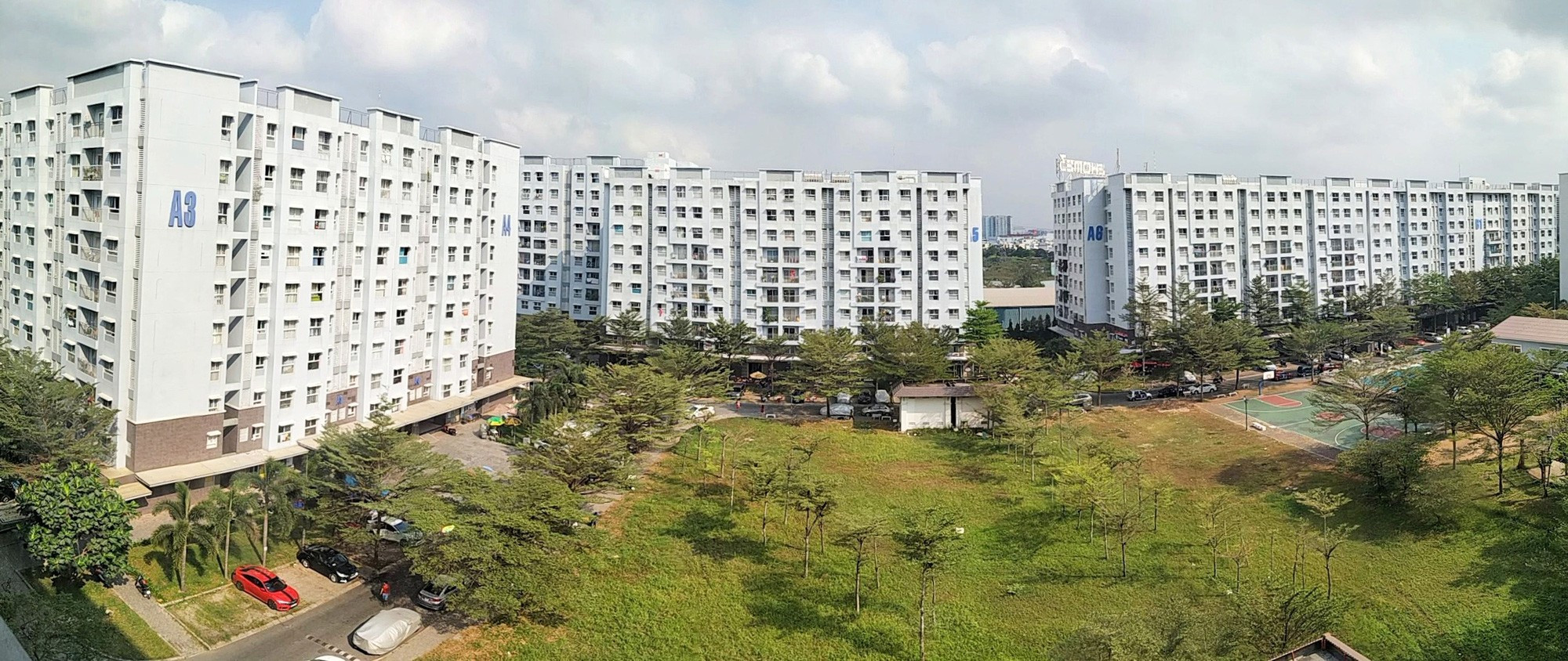 Nhà ở vừa túi tiền dần biến mất trên thị trường pano20190311085344-16193266909091840316719-1619338438965-16193384392091800381900-16461319496961740694335.jpg