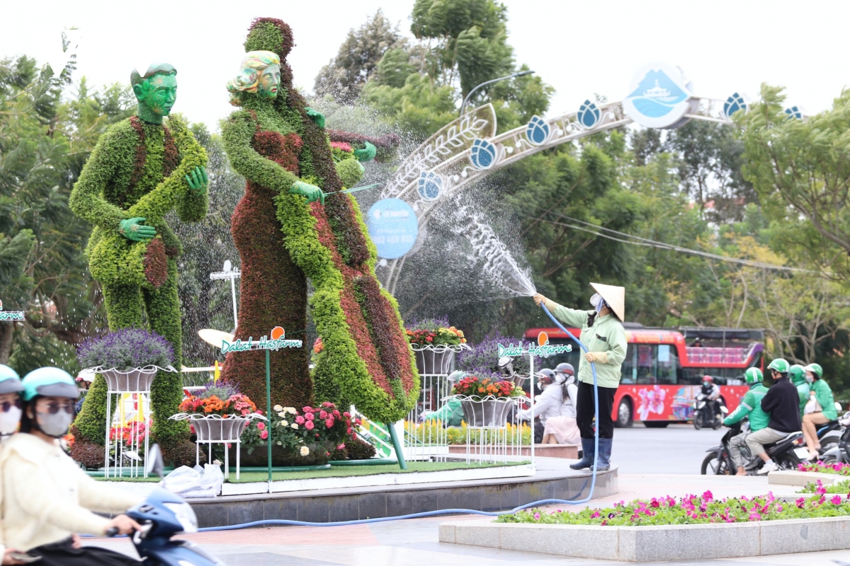 lam Dong gap rut chuan bi khai mac festival hoa Da lat lan thu 10 hinh anh 1
