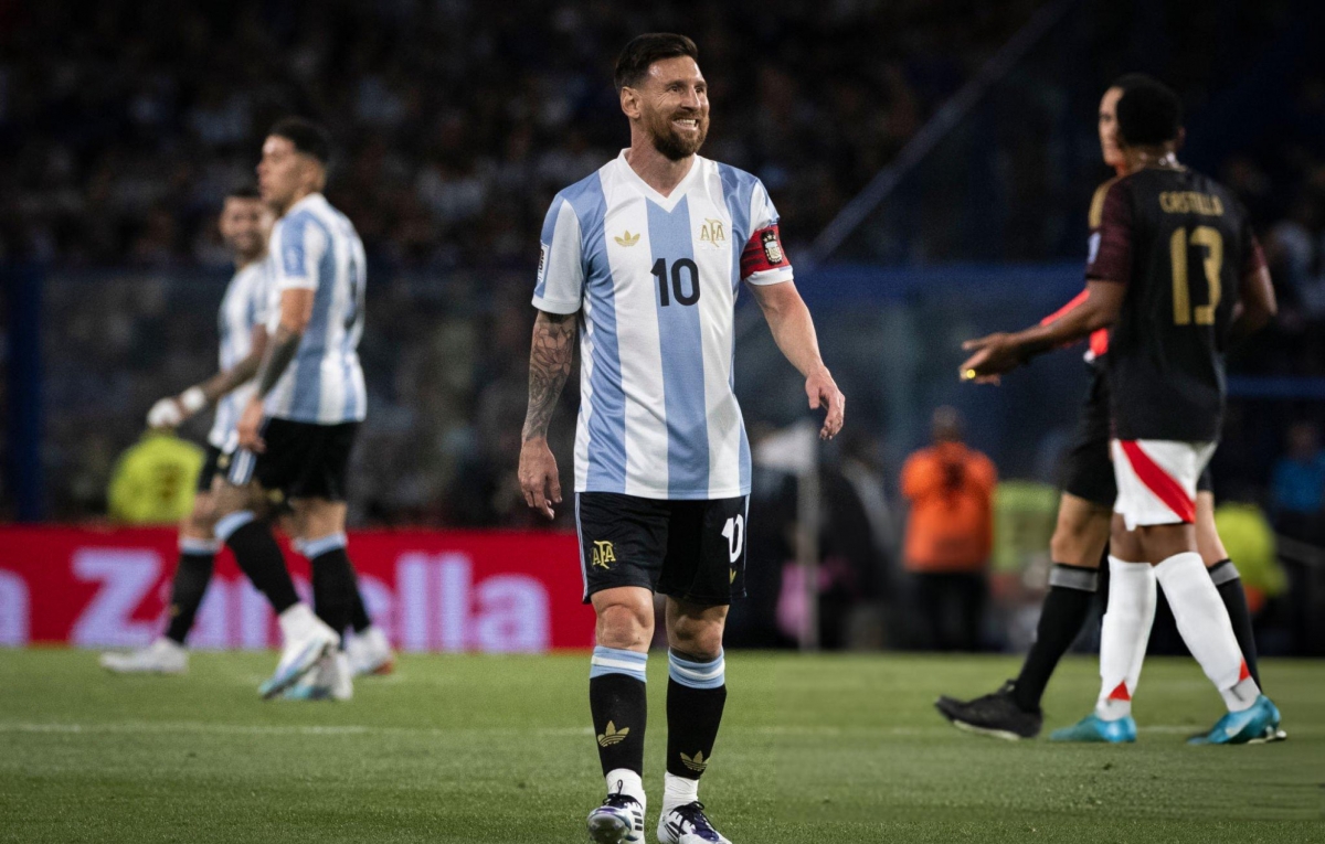 ronaldo cay ai lien tuc, messi nghi gan 3 thang hinh anh 2