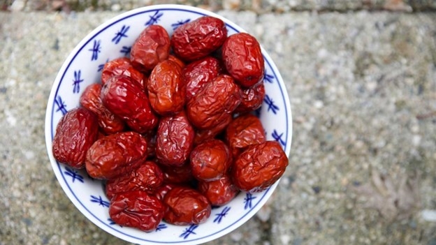 loai qua nho be nhung lai sieu bo duong , khong khi lanh tran ve cang nen an hinh anh 2