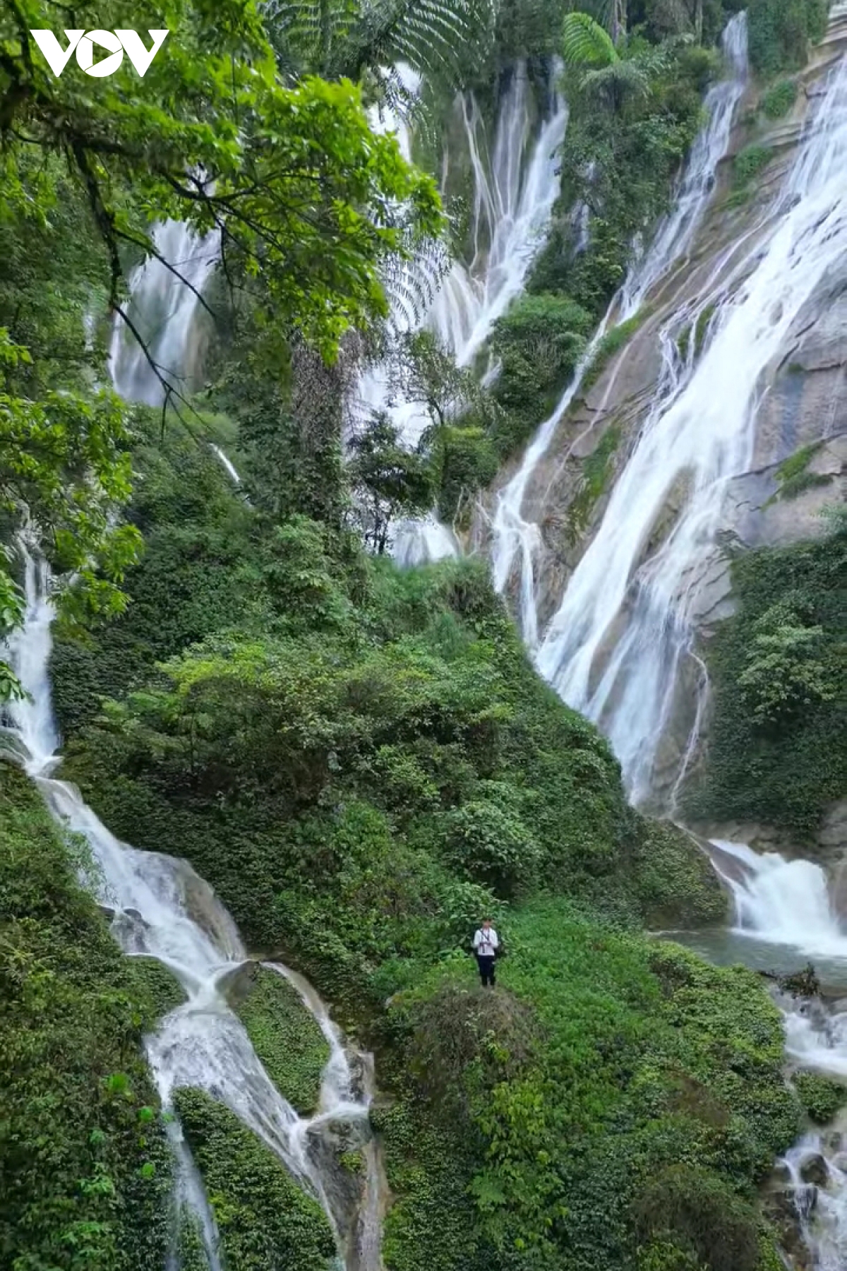 thac nuoc ky vi tren cao nguyen sin ho hinh anh 3
