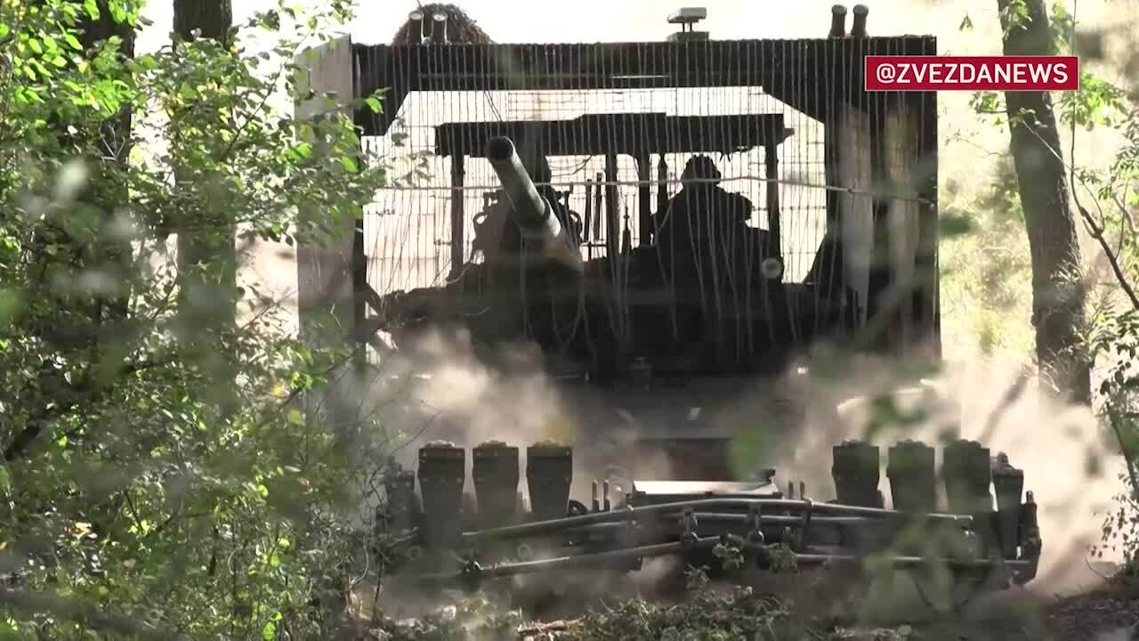 Xe tăng T-80BVM Nga trên mặt trận gần Ugledar