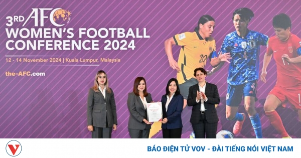 Đại diện bóng đá Việt Nam nhận giải thưởng đặc biệt từ AFC 1 youth coach boys
