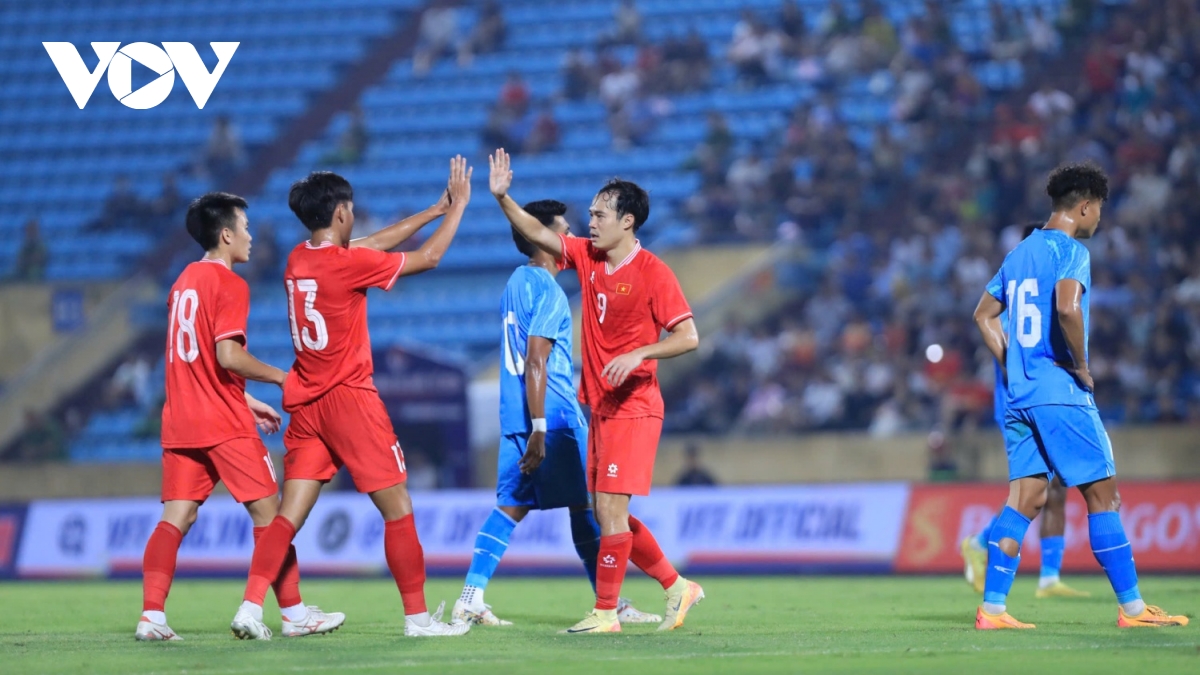 bang xep hang fifa moi nhat Dt viet nam bat ngo tang bac, van bo xa indonesia hinh anh 1