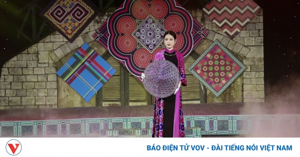 Câu chuyện về Mế qua BST áo dài thổ cẩm của NTK Vũ Thảo Giang 1 z6021034898287 3c429e32e01f9fc663a3f8b910498743 2 jpeg