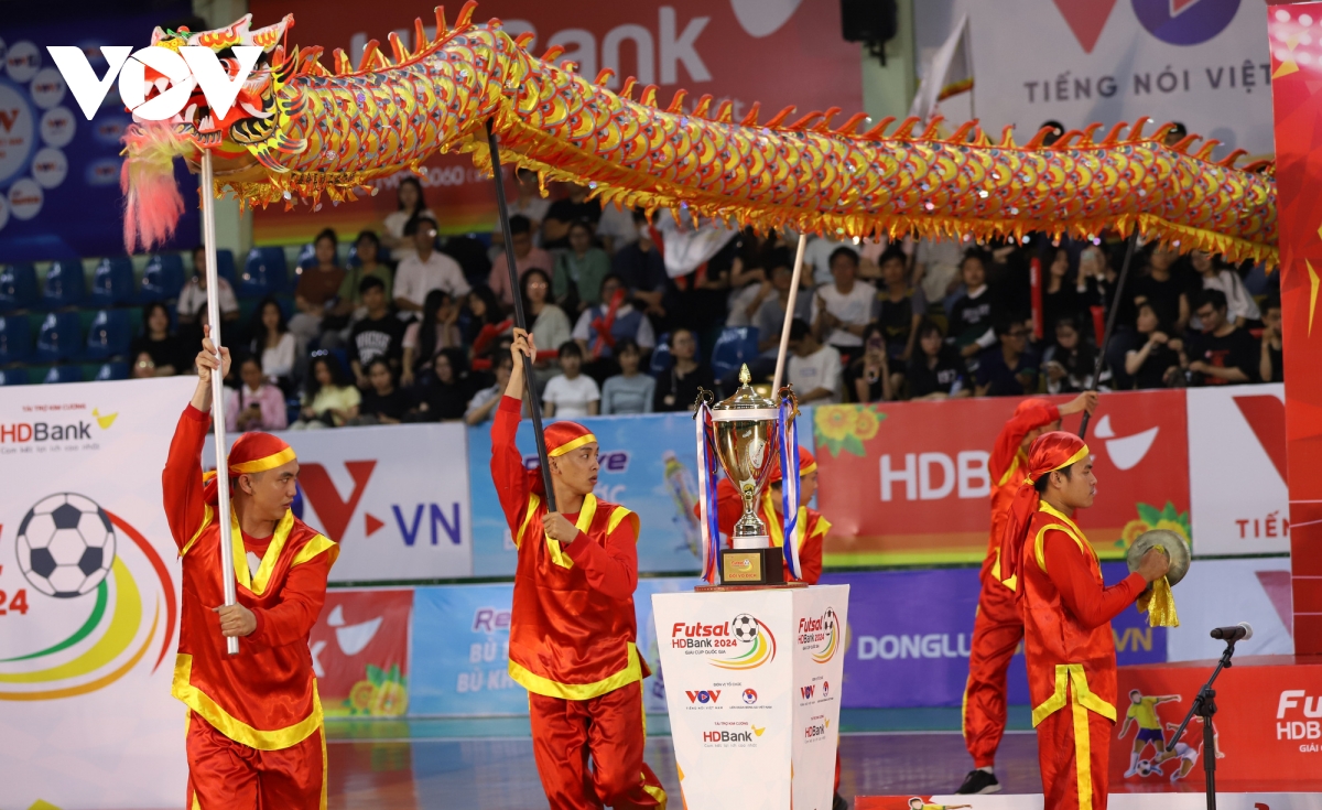 toan canh le be mac giai futsal cup quoc gia hdbank 2024 hinh anh 11