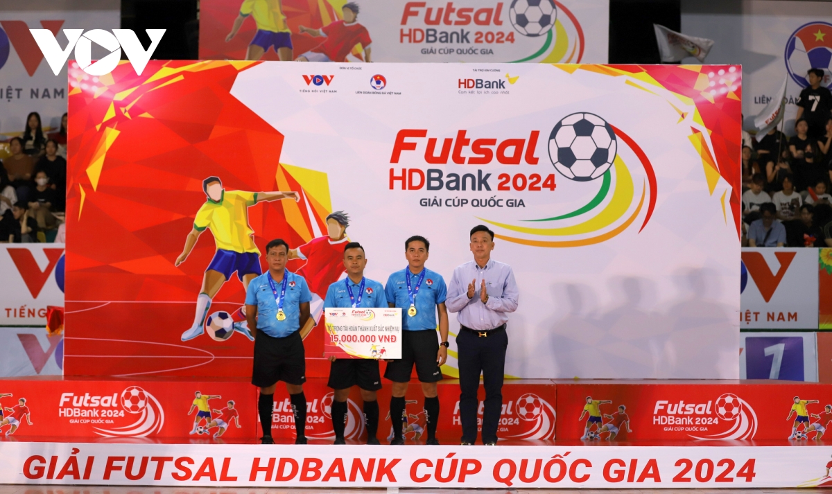 toan canh le be mac giai futsal cup quoc gia hdbank 2024 hinh anh 12