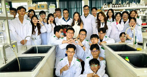 NGƯỜI THẦY THUỐC TRONG TÔI: Tiến sĩ 9X theo đuổi đam mê bào chế thuốc 1 14 chot 17345294015631979340726 71 0 871 1280 crop 1734529423247384886238