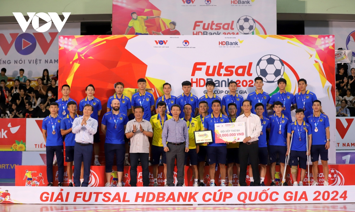 toan canh le be mac giai futsal cup quoc gia hdbank 2024 hinh anh 17